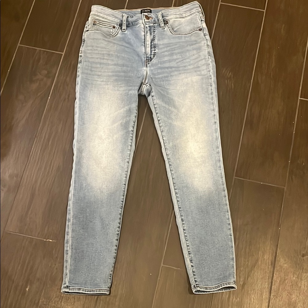J Crew 9” High Rise Skinny Jeans. Size 28